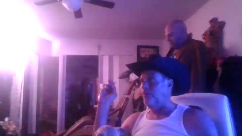 Snapshot of suckitu812 chatting on 09/17/25, 04:58 SUCKITU812 online show from 09/17/25, 04:58