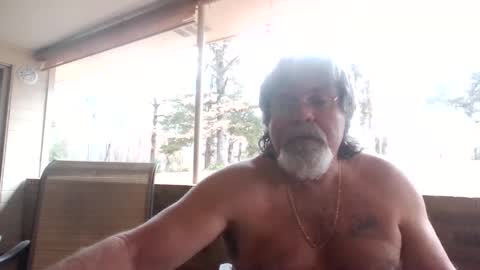 Snapshot of suckurtoes chatting on 02/04/25, 03:57 Jon online show from 02/04/25, 03:57