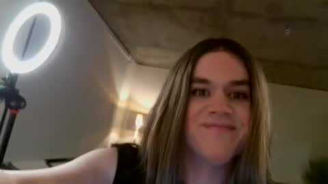 Snapshot of suddenly_sara86 chatting on 12/18/24, 02:32 SaraXSX online show from 12/18/24, 02:32