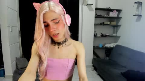 Snapshot of sue_krous chatting on 04/01/26, 02:56 sue online show from 04/01/26, 02:56