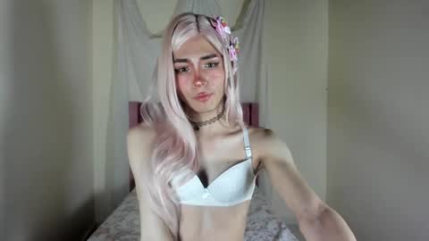 Snapshot of sue_krous chatting on 04/29/26, 10:41 sue online show from 04/29/26, 10:41