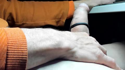 Snapshot of suedernorder chatting on 12/27/24, 09:54 suedernorder online show from 12/27/24, 09:54