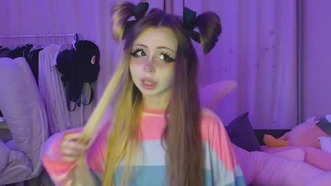 Snapshot of suemeow chatting on 04/12/26, 08:25 Sue online show from 04/12/26, 08:25