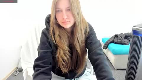 Ariana online show from 10/27/25, 01:31