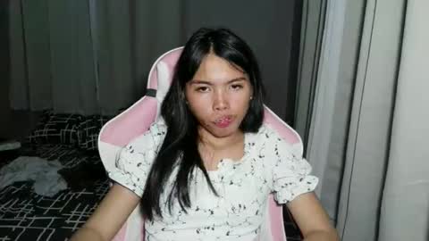 Snapshot of sugar_holly96 chatting on 04/17/26, 01:03 sugar_holly96 online show from 04/17/26, 01:03