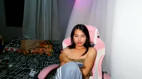 Snapshot of sugar_holly96 chatting on 05/27/26, 12:13 sugar_holly96 online show from 05/27/26, 12:13