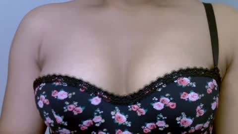 Snapshot of sugar_peach0 chatting on 02/16/26, 08:05 Ella online show from 02/16/26, 08:05