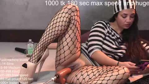 Snapshot of sugar_skin chatting on 10/17/25, 09:01 sugar_skin online show from 10/17/25, 09:01