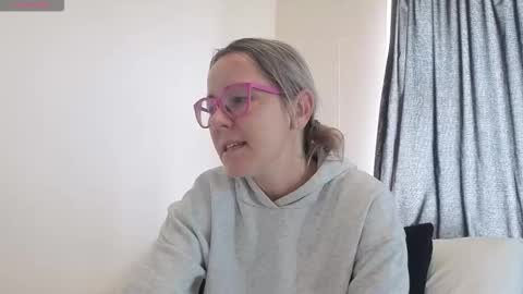 Snapshot of sugar_spice_all_things_nice chatting on 09/30/25, 12:10 Sugar 4pm-8pm CAT Mon-Fri online show from 09/30/25, 12:10