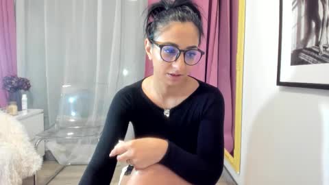 Snapshot of sugarburn chatting on 12/20/25, 06:26 Magda online show from 12/20/25, 06:26