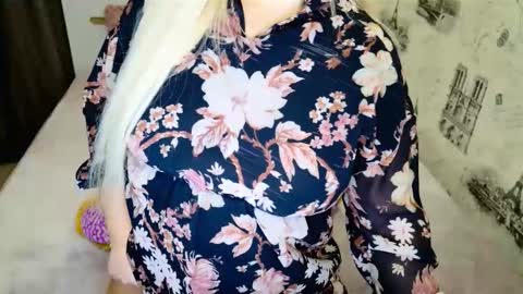 Snapshot of sugarkissx chatting on 11/11/25, 09:15 sugarkissx online show from 11/11/25, 09:15