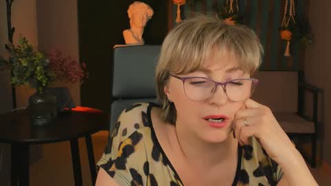 Vivien online show from 12/14/24, 06:30