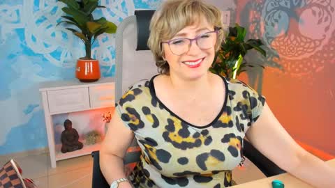 Vivien online show from 12/28/24, 09:20