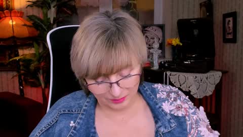 Vivien online show from 01/18/25, 12:15