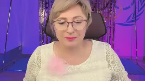 Vivien online show from 02/19/25, 12:11