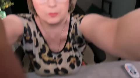 Vivien online show from 09/15/25, 01:33