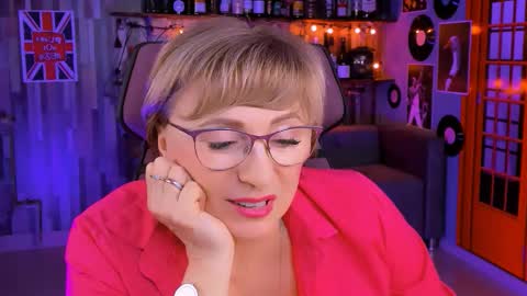 Vivien online show from 10/08/25, 01:31