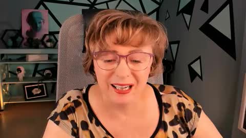 Vivien online show from 11/19/25, 01:22