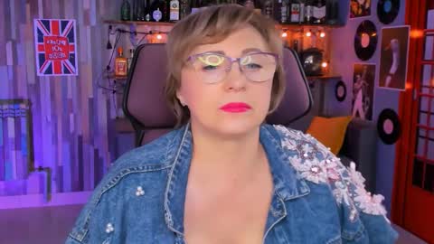 Vivien online show from 11/24/25, 01:11