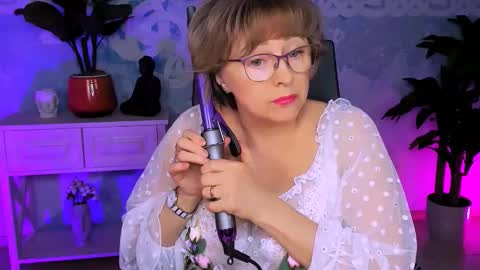 Vivien online show from 11/29/25, 01:36