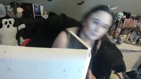 Sugary online show from 11/17/25, 05:08