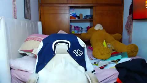 Snapshot of suggarbaby1 chatting on 02/20/25, 07:12 Cami   Back in 2 hours online show from 02/20/25, 07:12