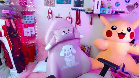 Snapshot of suimi_2 chatting on 12/31/24, 12:25 Suimi online show from 12/31/24, 12:25