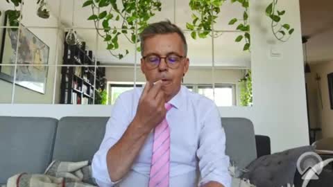 Snapshot of suit_elegant chatting on 07/14/26, 11:27 Suit tie horny online show from 07/14/26, 11:27