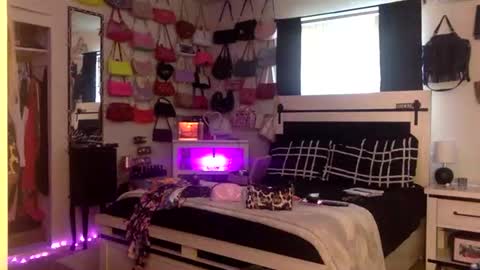 lexie online show from 04/16/26, 01:28