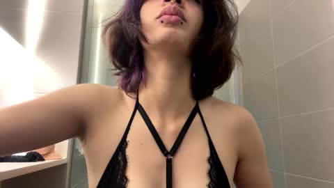 Snapshot of sukulaurens chatting on 09/27/25, 04:23 Suku Ren online show from 09/27/25, 04:23