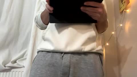 Snapshot of sullyniko chatting on 10/25/25, 04:35 Niko online show from 10/25/25, 04:35