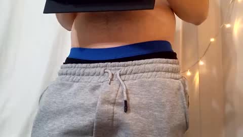 Snapshot of sullyniko chatting on 10/31/25, 07:59 Niko online show from 10/31/25, 07:59