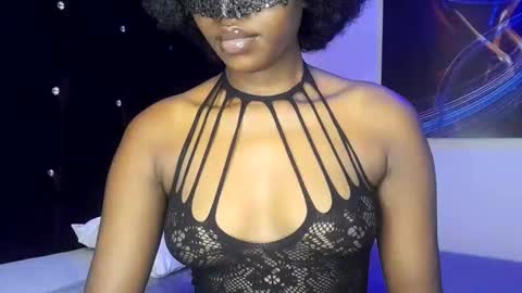 Snapshot of sultryaura chatting on 11/01/25, 12:01 maskedtemptress online show from 11/01/25, 12:01