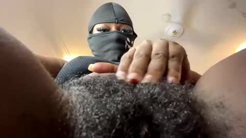 Snapshot of sultryaura chatting on 11/30/25, 02:26 maskedtemptress online show from 11/30/25, 02:26