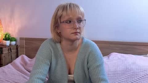 Snapshot of sumikomanes chatting on 12/01/25, 09:25 Karen online show from 12/01/25, 09:25