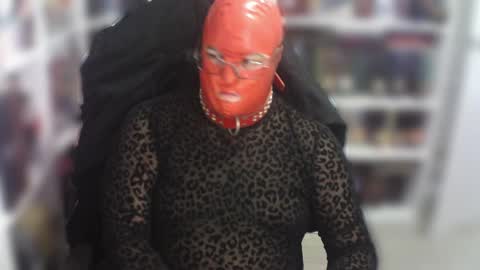 Snapshot of sumisolatex chatting on 01/27/25, 12:05 Sumisolatex online show from 01/27/25, 12:05