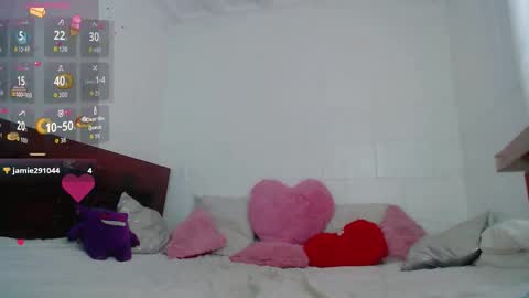 Snapshot of summer__xo chatting on 10/28/25, 08:33 Summer online show from 10/28/25, 08:33