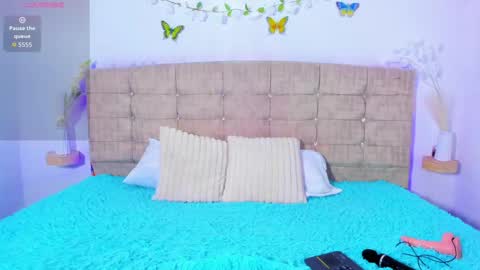 Snapshot of summer_girls01 chatting on 03/21/26, 06:00 summer_girls01 online show from 03/21/26, 06:00