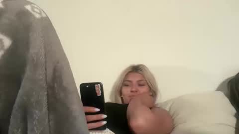 Snapshot of summerclarke2 chatting on 09/23/25, 05:27 summerclarke2 online show from 09/23/25, 05:27