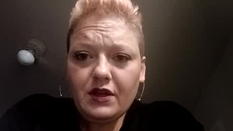 Snapshot of summerdivine69 chatting on 01/27/25, 01:05 Summer Divine online show from 01/27/25, 01:05