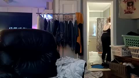 Snapshot of summerdivine69 chatting on 09/12/25, 05:02 Summer Divine online show from 09/12/25, 05:02