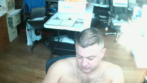 Snapshot of summerfun35 chatting on 12/01/24, 05:35 cincyguy online show from 12/01/24, 05:35