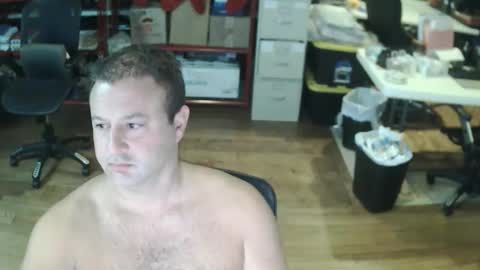 Snapshot of summerfun35 chatting on 12/02/25, 04:18 cincyguy online show from 12/02/25, 04:18