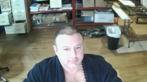 Snapshot of summerfun35 chatting on 12/23/25, 05:16 cincyguy online show from 12/23/25, 05:16