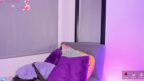 Snapshot of summerofthemoon chatting on 10/13/25, 10:43 Summer online show from 10/13/25, 10:43