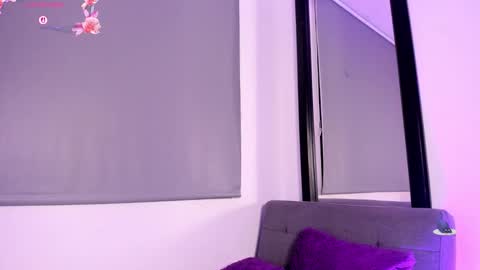 Snapshot of summerofthemoon chatting on 11/17/25, 01:11 Summer online show from 11/17/25, 01:11