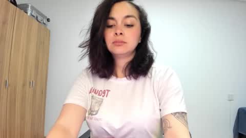 Snapshot of summerprints chatting on 12/19/25, 07:32 Summer online show from 12/19/25, 07:32