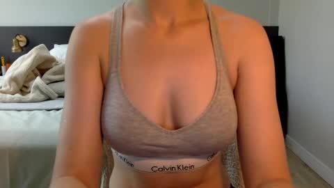 Snapshot of summerrrrrrrrr chatting on 12/26/24, 04:36 The real sugar baby Sam Summer online show from 12/26/24, 04:36