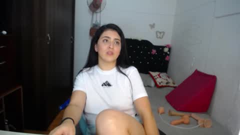 Snapshot of summmercarter chatting on 12/19/25, 01:56 summer online show from 12/19/25, 01:56