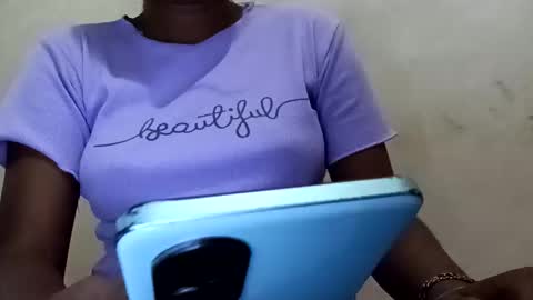 sunali_jain03 online show from 12/18/25, 04:29